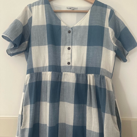Blue and White Plaid Buffalo check dress. Trad wife, Waldorf mom casual elegance - Picture 5 of 8